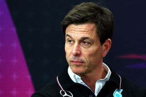 ‘Toto’ Wolff casi arruina la victoria de Russell en el GP de Austria: “La mayor estupidez de mi carrera”