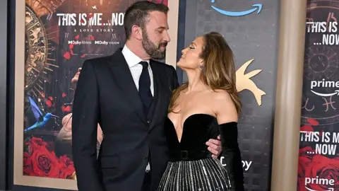 Jennifer Lopez aparece sin anillo de matrimonio; Llevaría meses sin vivir con Ben Affleck