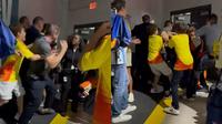 Aficionados de Colombia pelean con elementos de seguridad tras la Final de la Copa América