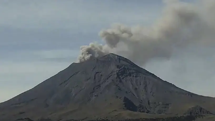 Despierta el Popocatépetl; autoridades piden tener cuidado con las cenizas