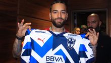 ¡Un baby rayado! Maluma presume jersey de Rayados por su paso en la Sultana del Norte