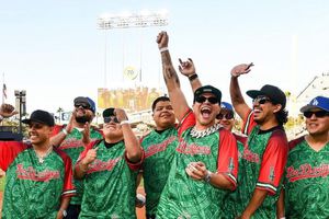 ¡De lujo! Dodgers invita a Grupo Firme para presenciar partido de la MLB