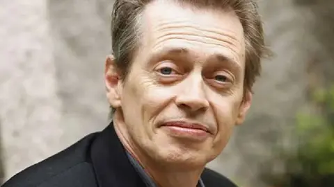 Golpean en la cara al actor Steve Buscemi en Nueva York
