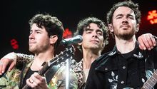 Integrante de los Jonas Brothers fue operado por cáncer. Te decimos de quién se trata