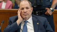 Harvey Weinstein es hospitalizado en Nueva York por COVID-19 y neumonía