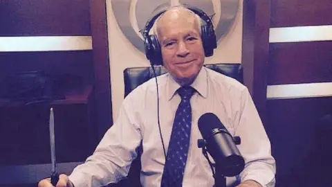 Murió el locutor Salvador Escobar, colaborador del programa de Joaquín López-Dóriga por más de 25 años