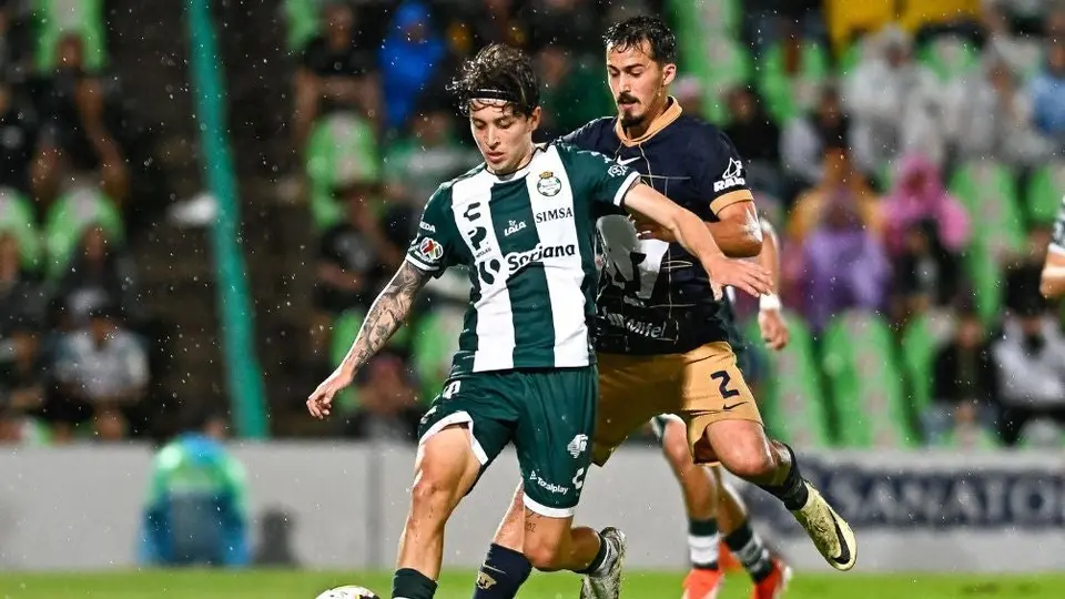 Pumas no aprovecha la superioridad numérica y empata ante Santos en la comarca