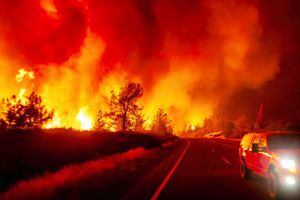 ¡Incendio en California está fuera de control! Es el más grande del año