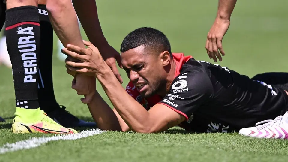 Mauro Manotas y otros futbolistas que recurrentemente se rompieron el ligamento cruzado