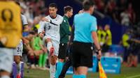 Cristiano Ronaldo se molesta por salir de cambio ante Georgia en la Euro