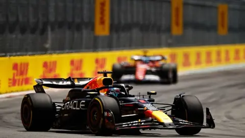 Checo Pérez finalizó tercero en la sprint del Gran Premio de Miami, dominada por Verstappen