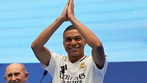 Ancelotti da la bienvenida a Mbappé al Real Madrid: "Bienvenido a tu casa, Kylian"