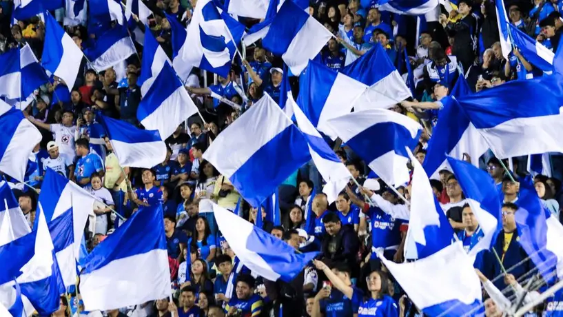 Cruz Azul buscará a pseudoaficionado que aventó orines en el Clásico Joven