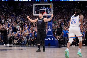 Dallas Mavericks sufre pero avanza a la Final de la Conferencia Oeste