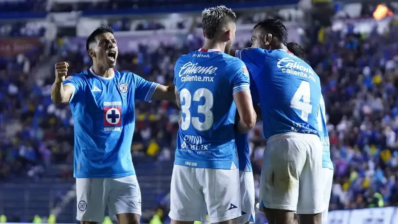 Cruz Azul goleó al América en el Clásico Joven y es líder del Apertura 2024
