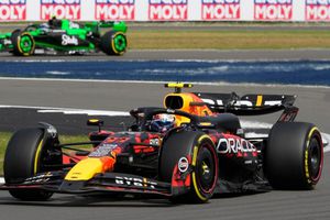 Checo Pérez culmina 3ro en la segunda Practica Libre del GP de Gran Bretaña; Verstappen 7mo