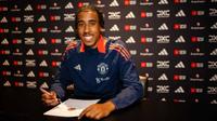 Leny Yoro tras firmar contrato con Manchester United: 'Es un honor increíble'