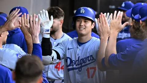 Shohei Ohtani rompe récord con Dodgers y luego 'le salvan la vida' en el dogout