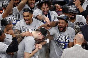 Con 36 puntos de Doncic, Mavs arrollan a Wolves y se sitúan en las Finales de la NBA