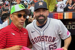 José Urquidy emocionado por conocer a Jorge Campos: “Me regaló su jersey”