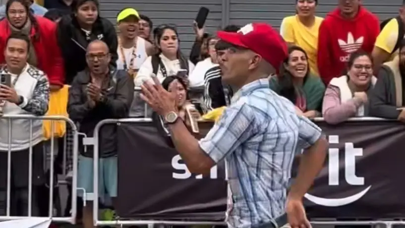 Corredor se disfraza de Forrest Gump y se vuelve viral en redes sociales