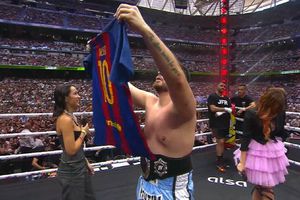 La Cobra saca el jersey de Messi y le recuerda al Santiago Bernabéu el momento