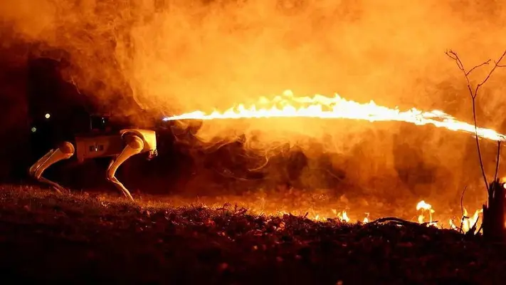 Conoce a Thermonator, el perro robot que lleva un lanzallamas y no es considerado un arma de fuego