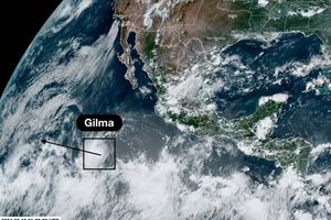 Huracán Gilma alcanza categoría 3 en el océano Pacifico