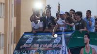 Boxeadora argelina, Imane Khelif, fue recibida con desfile a la llegada a su país