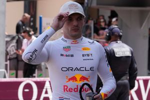 Max Verstappen es 'presionado' para dejar Red Bull y llegar a Mercedes en 2025