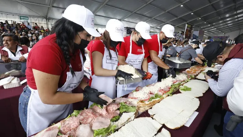 México rompe récord de la torta más grande del mundo ¡Cómo que ya dio hambre!