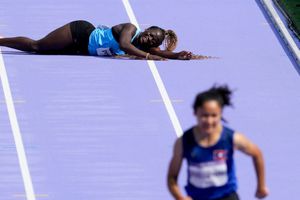 Se repite la historia: Lucia Moris se lesiona en prueba de atletismo de París 2024