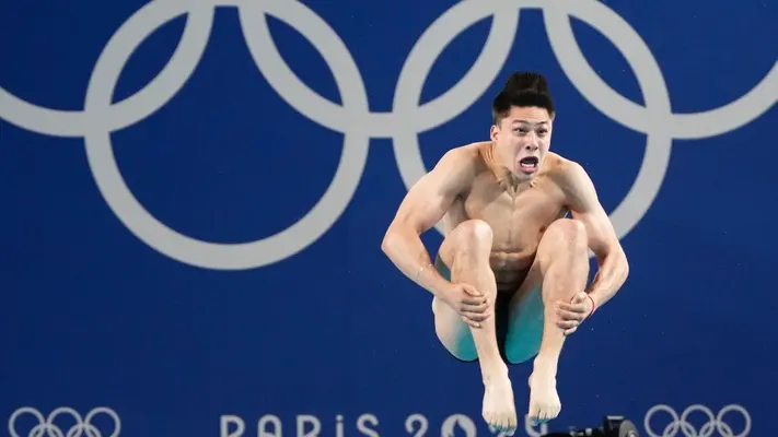 Osmar Olvera clasifica a las Semifinales de Clavados Trampolín 3m en París 2024