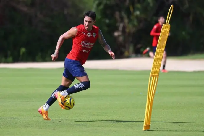 Omar Govea y Daniel Aguirre dan sus primeras palabras como jugadores de Chivas