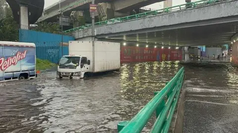 Lluvias en CDMX vuelven a dejar inundaciones y autos varados