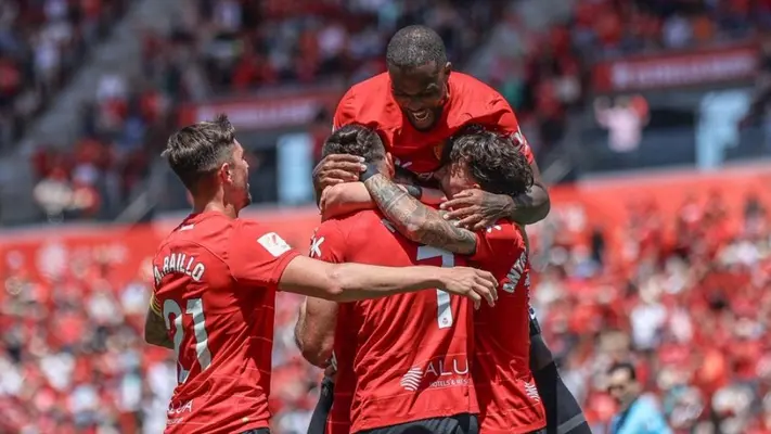 Mallorca y Javier Aguirre se alejan del descenso tras vencer a Las Palmas