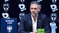 Martín Demichelis pide a Fidel Ambriz estar enfocado en Rayados y no en Europa
