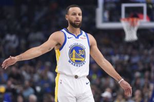 Stephen Curry pacta extensión de 63 millones de dólares con Warriors hasta 2026-27