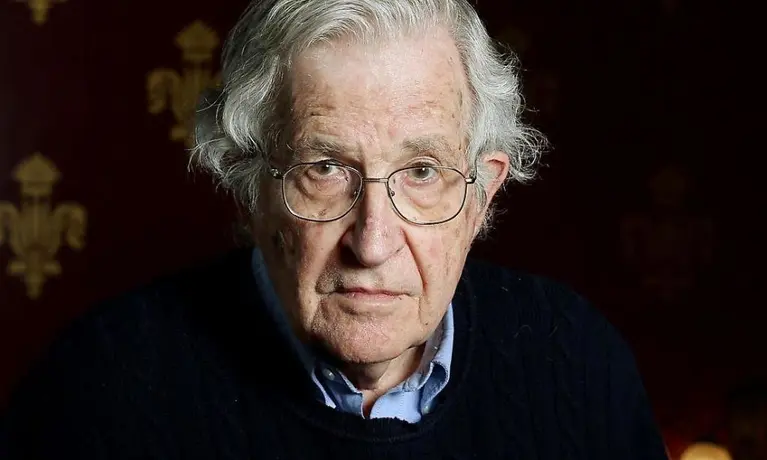 Noam Chomsky seguirá tratamiento desde casa; desmienten muerte del lingüística
