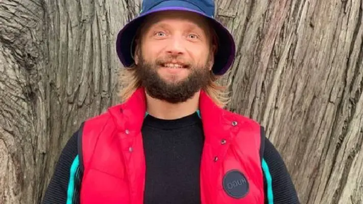 Influencer vegano condenado por dejar morir de hambre a su bebé