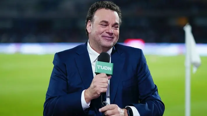 David Faitelson explota contra aficionados de Diablos Rojos: 'Parece que van al antro'