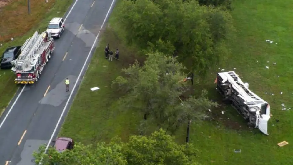 Accidente de autobús con trabajadores migrantes en Florida; mexicanos entre las víctimas