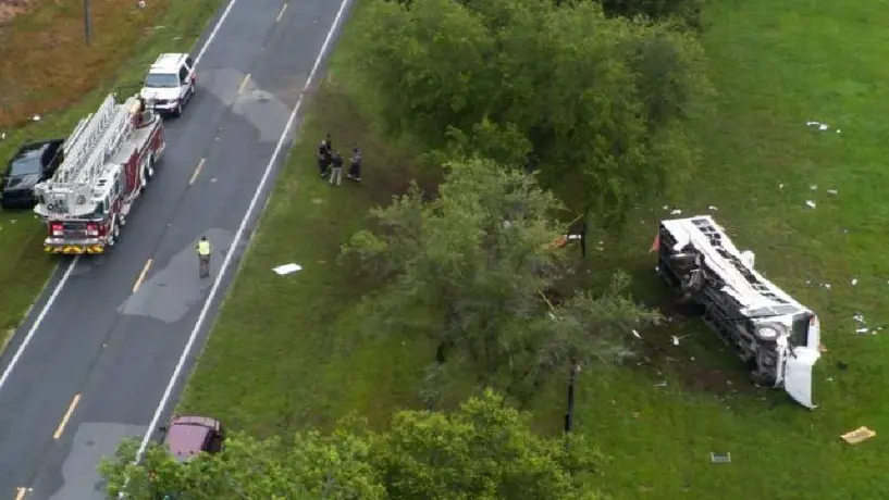 Accidente de autobús con trabajadores migrantes en Florida; mexicanos entre las víctimas