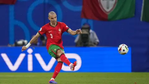 ¡Nuevo récord! Pepe se convierte en el futbolista más longevo en una Eurocopa