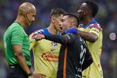 Paco Chacón arremete contra el arbitraje en el América vs Pachuca y exige dos rojas para las Águilas