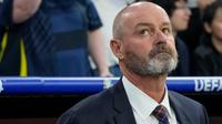 Steve Clarke, DT de Escocia, explota contra árbitro argentino Facundo Tello: ¿Por qué no está en su país?