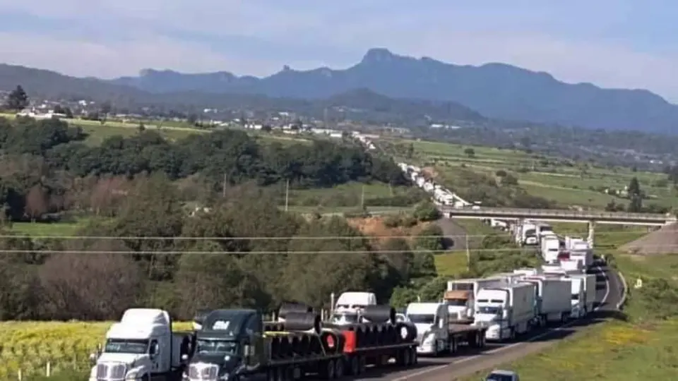 Continúa bloqueo en la México-Puebla en ambos sentidos ¡Podría durar hasta el jueves!