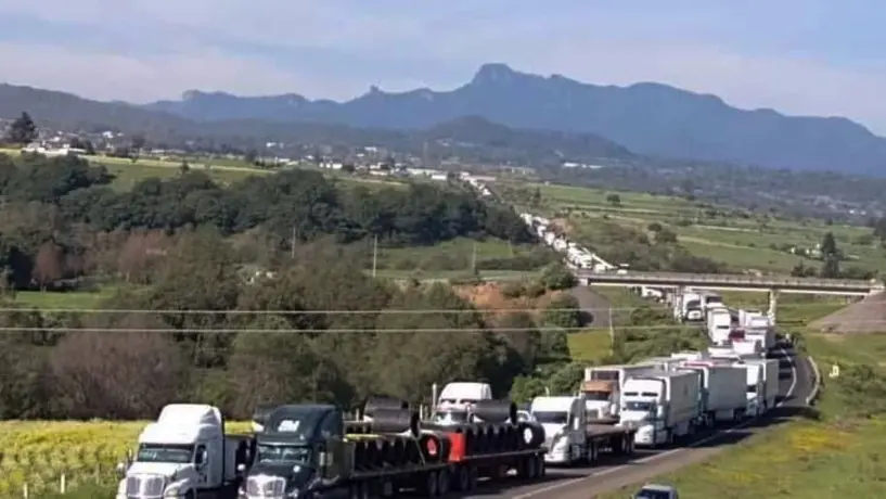 Continúa bloqueo en la México-Puebla en ambos sentidos ¡Podría durar hasta el jueves!