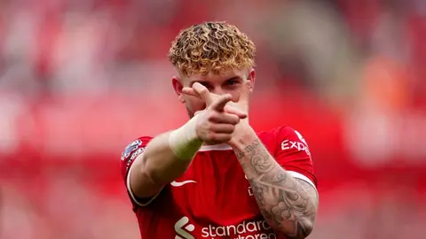 Premier League: Liverpool derrota al Tottenham en Anfield y sigue firme en el tercer puesto