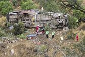 Cae autobús en los Andes peruanos; al menos 20 muertos